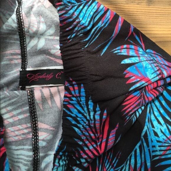 Kimberly C. O/S Cool red blue Palm tree leggings - Picture 4 of 5